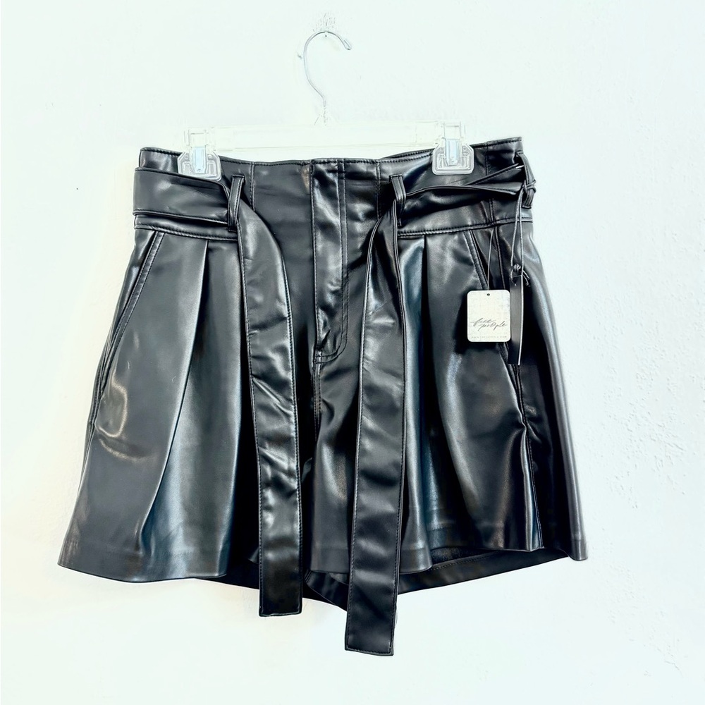 NWT Blank NYC Vegan Faux Leather Black Shorts - Picture 2 of 9